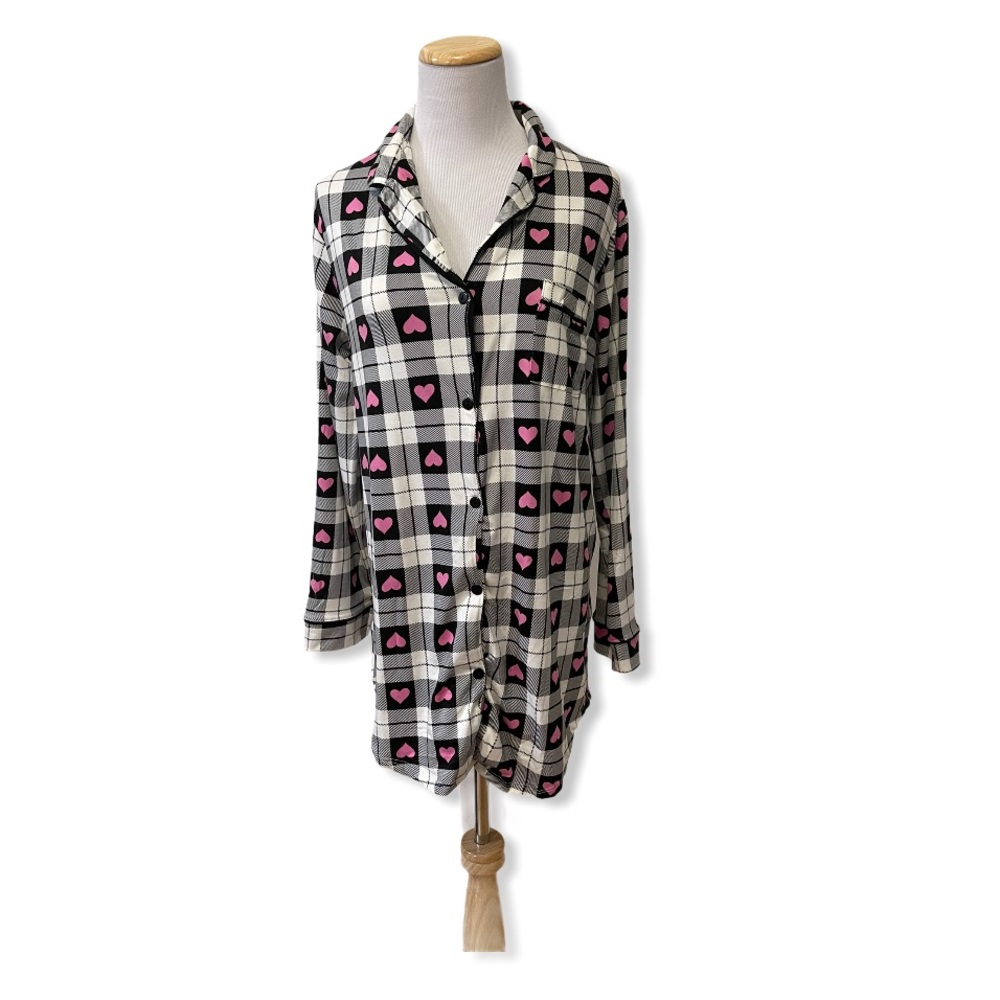 NWT Emme Jordan Heart Pink and Black Button PJ top